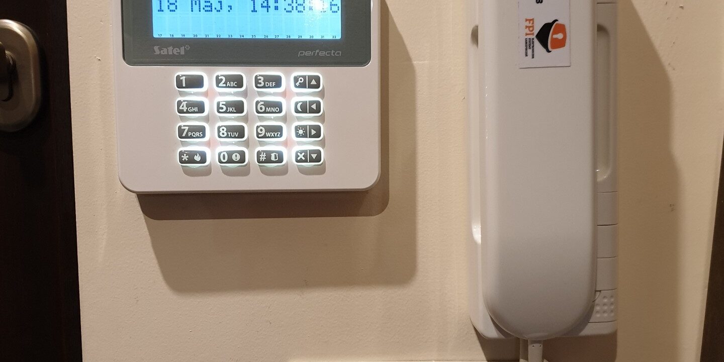 Realizacja FPI – Montaż domofonu Urmet w domu (2) Realizacja FPI - Montaż domofonu Urmet w domu