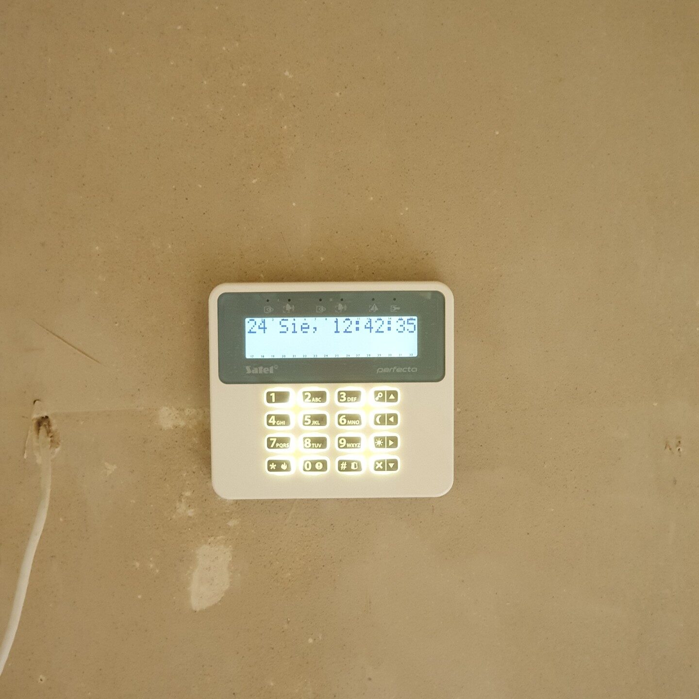Realizacje FPI - Montaż systemu alarmowego w niewykończonym budynku